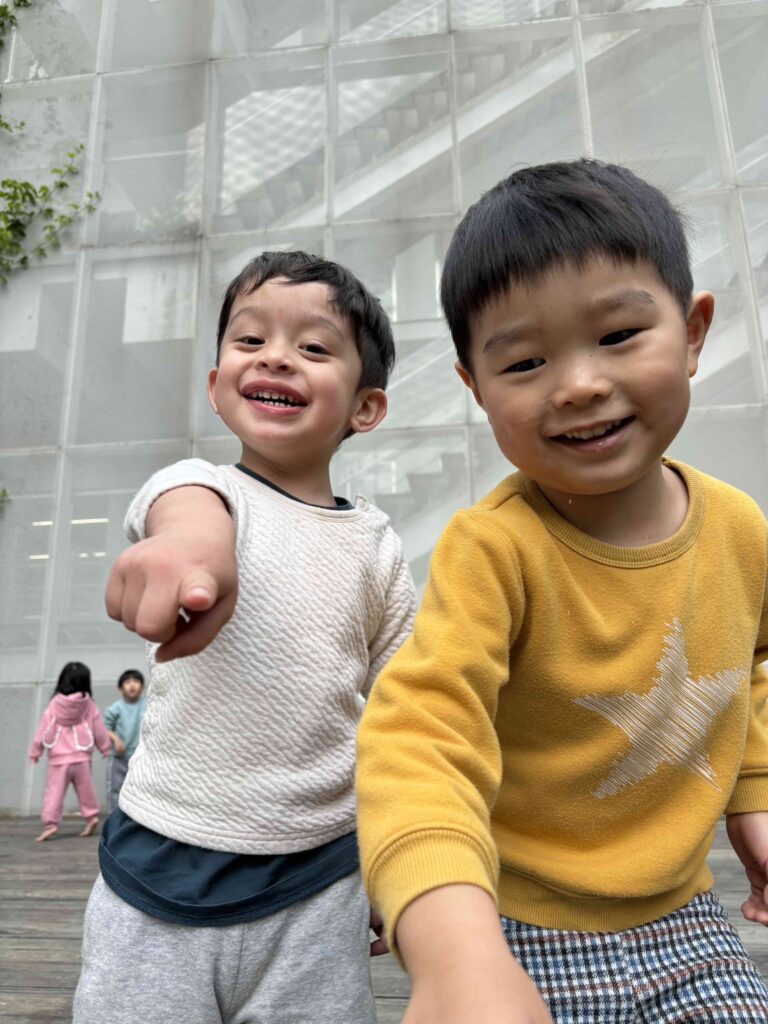 雙語教育的兒童課程照分享