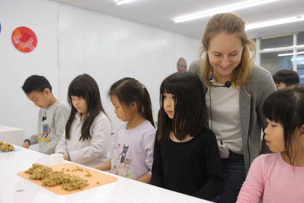 讓孩子念雙語小學的原因？